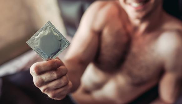Silnější kondom nebo kondomy s lokálním anestetikem snižují citlivost penisu