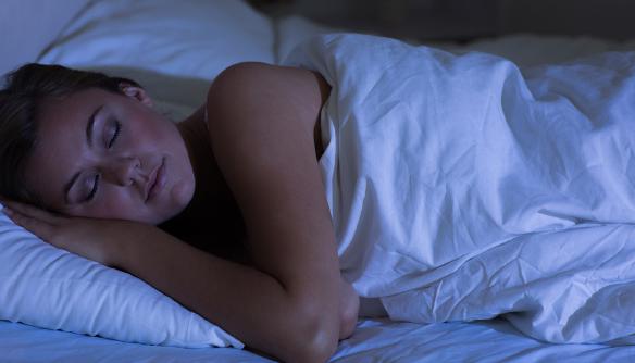 Kvalitní a pravidelný spánek pomáhá zlepšení psychického stavu.